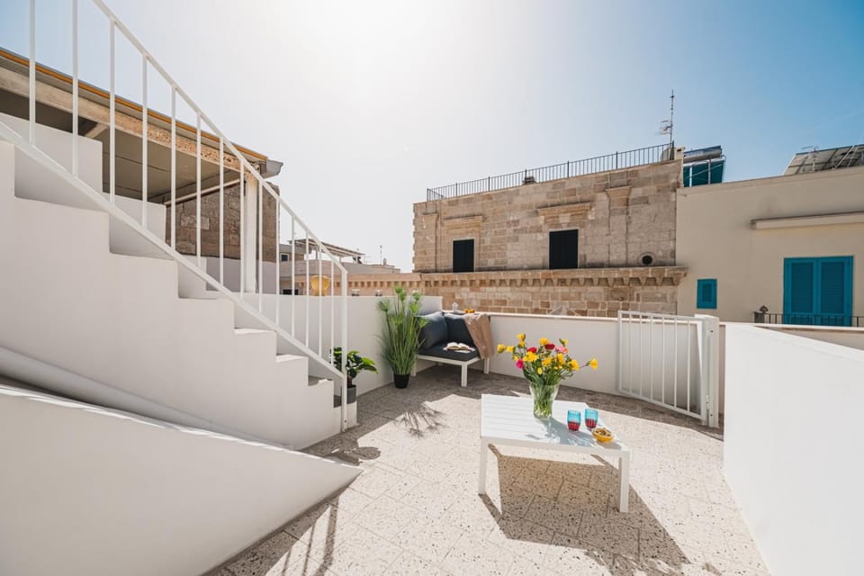Property building, Balcony/Terrace, Balcony/Terrace
