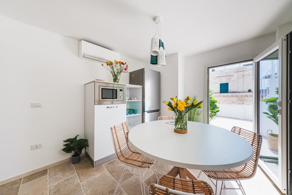 Kitchen or kitchenette, Dining area, kitchen