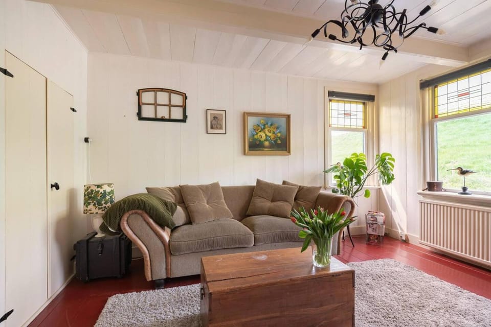 Living room, Seating area, internet