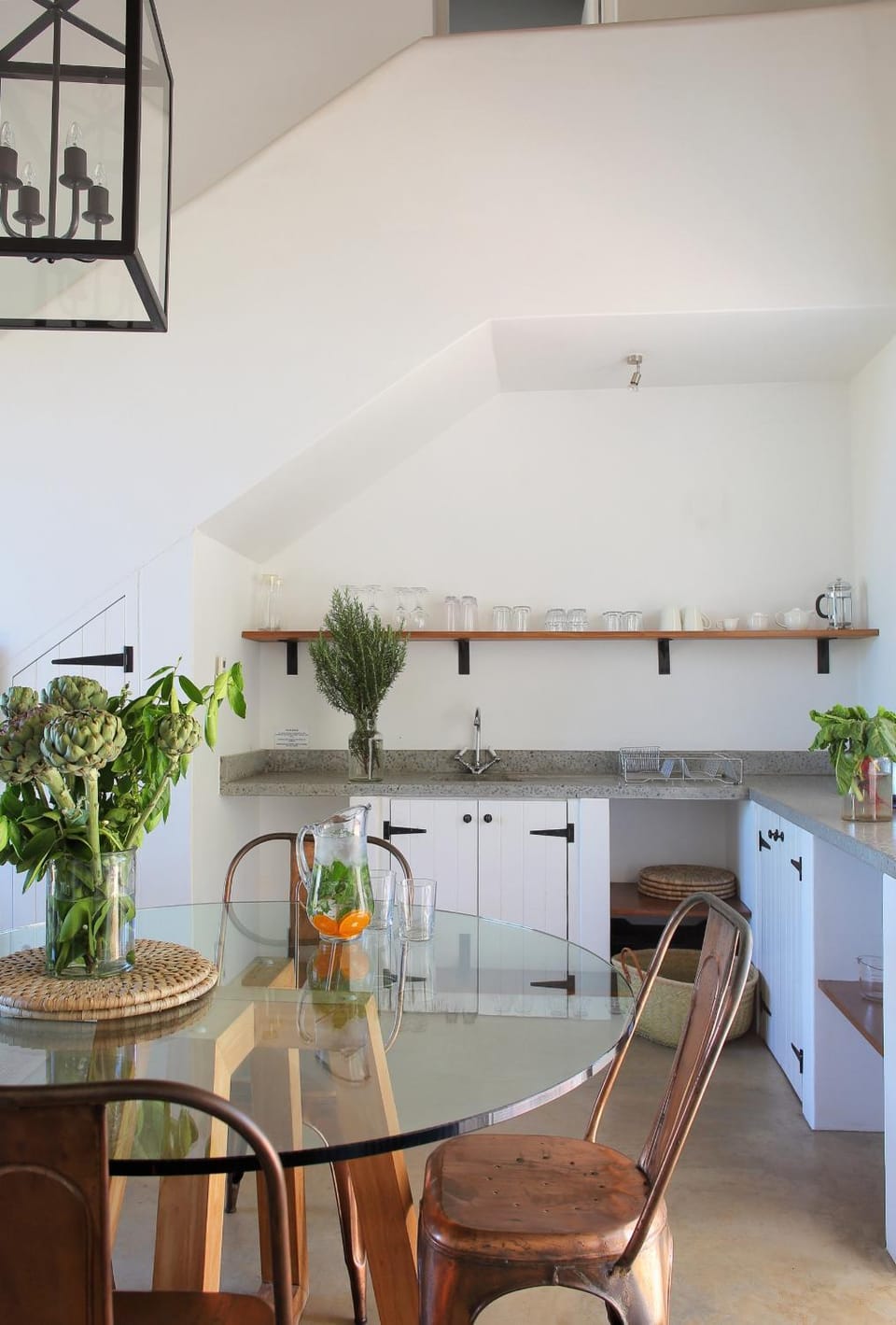 Kitchen or kitchenette, Seating area, Floor plan, stove