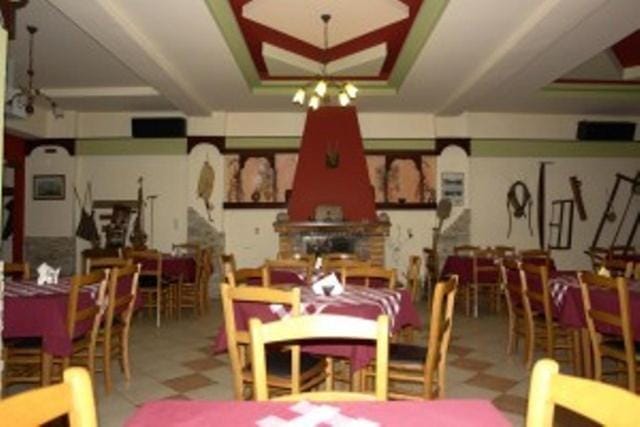 Restaurant/places to eat, Game Room, Mountain view, Street view, Meals, Lunch, Dinner, Alcoholic drinks, Non alcoholic drinks