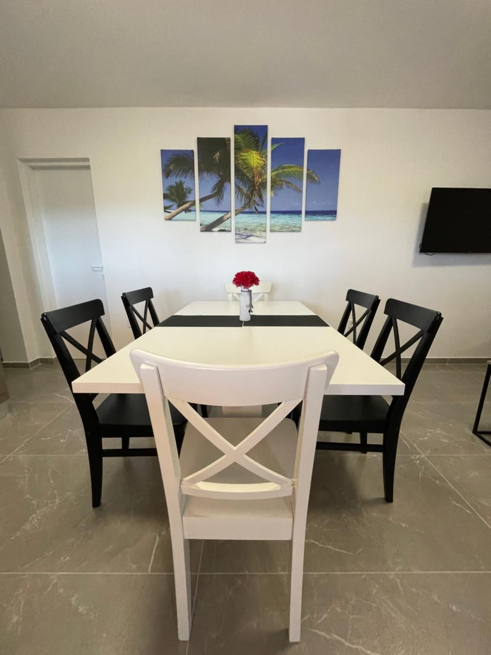 TV and multimedia, Seating area, Dining area