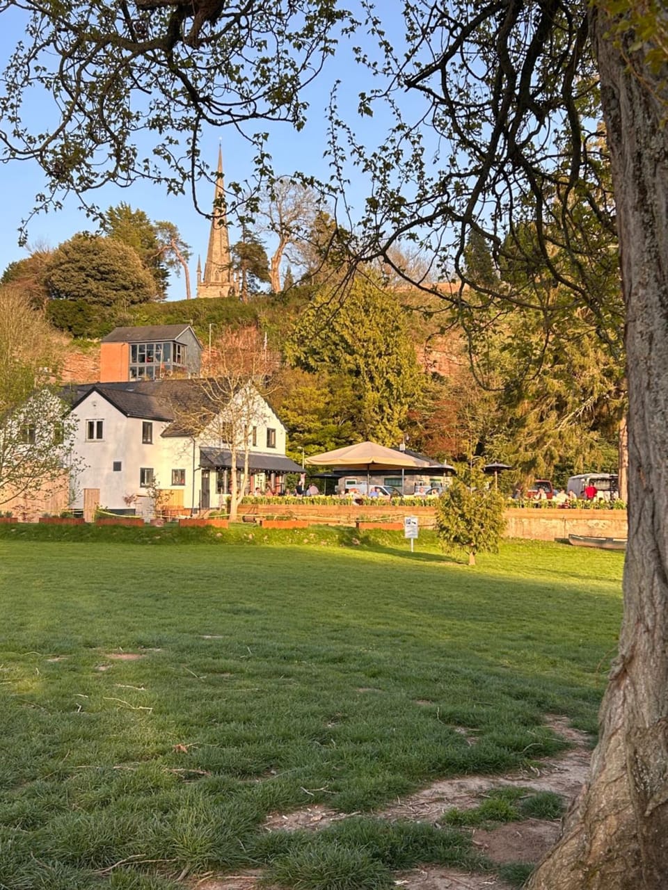 6 Wye Valley Chambers - Central Location - Shared Courtyard Garden - Parking Space - Dog Friendly Apartment in Ross-on-Wye
