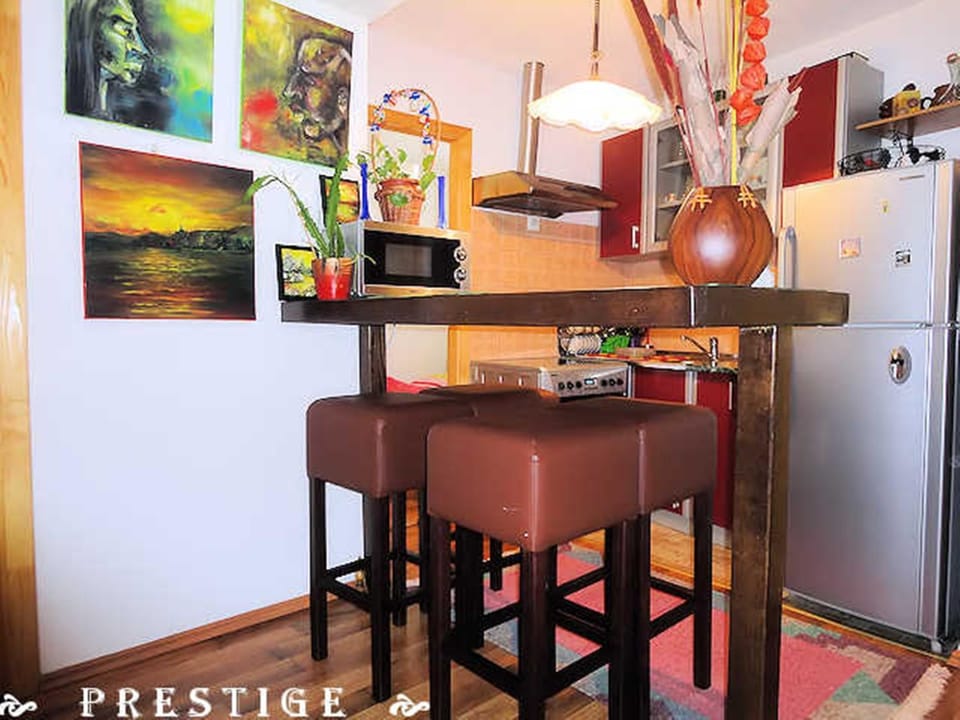 Kitchen or kitchenette, Living room