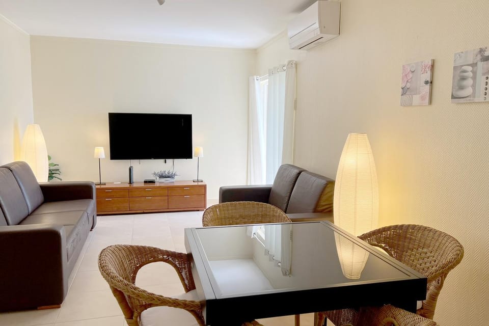 TV and multimedia, Living room, Dining area