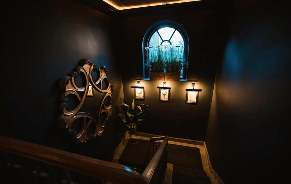 Lobby or reception, Decorative detail