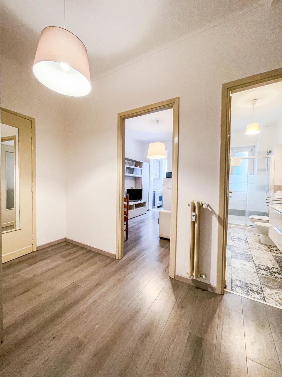 Facade/entrance, Bathroom, Living room