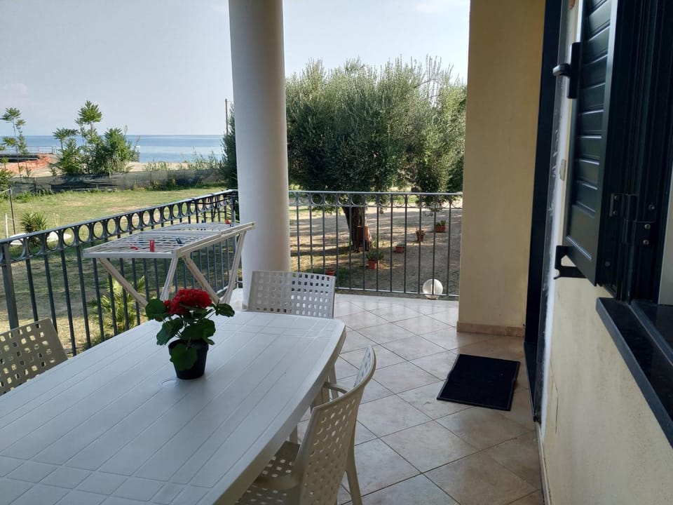 Balcony/Terrace, Garden view