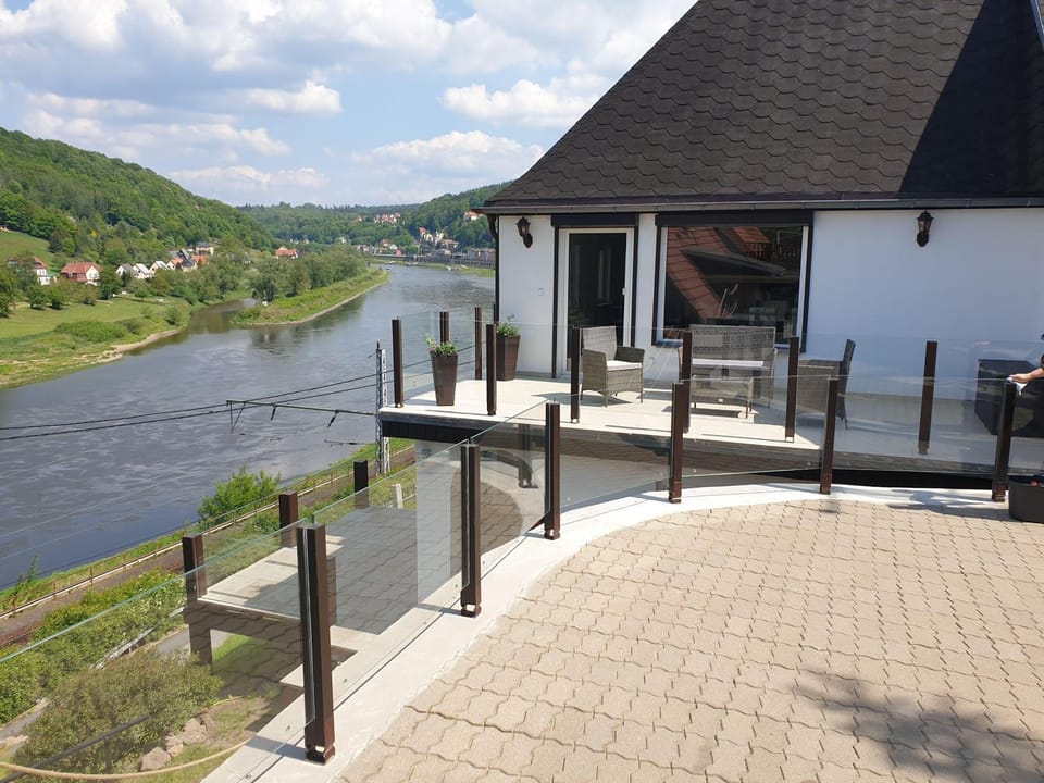 Saechsische-Schweiz-Ferienhaus-Wohnung-1-mit-Elbblick-Sauna-und-Kamin Apartment in Sächsische Schweiz-Osterzgebirge