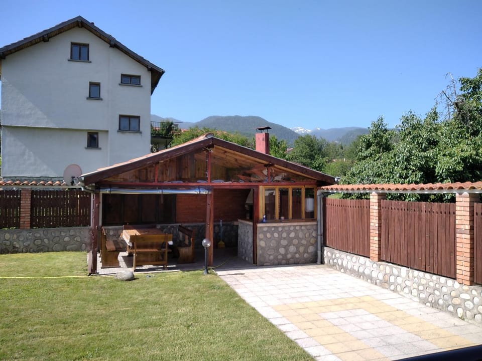 Patio, Spring, Day, Natural landscape, BBQ facilities, Garden, Garden view, Mountain view