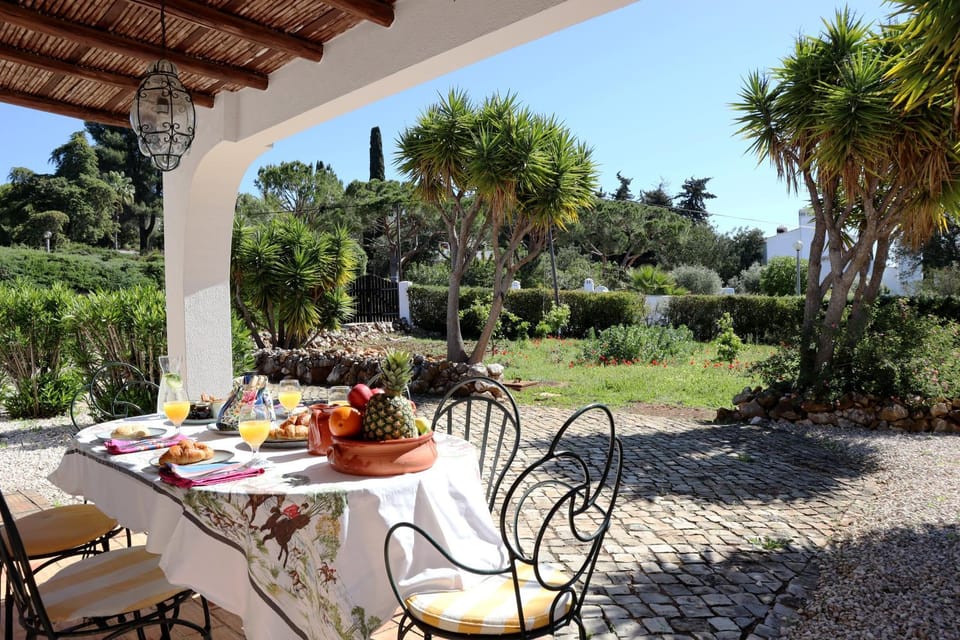 Patio, Spring, People, Winter, Summer, Garden, Autumn, Garden view, children, older children, group of guests, Family