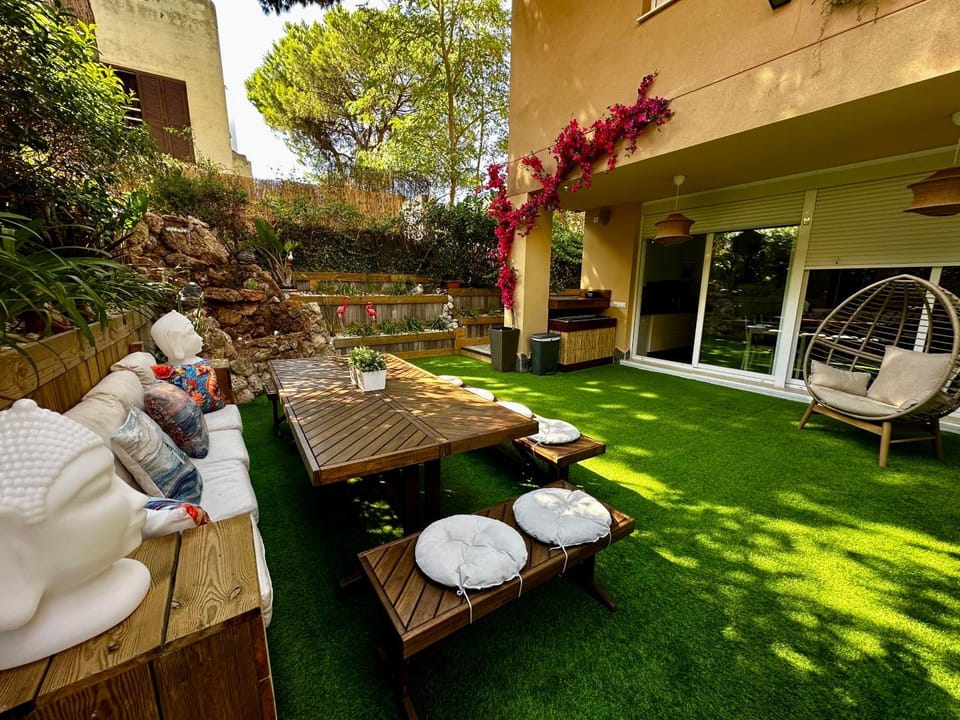 Patio, Spring, Day, Garden, Garden view, sunbed