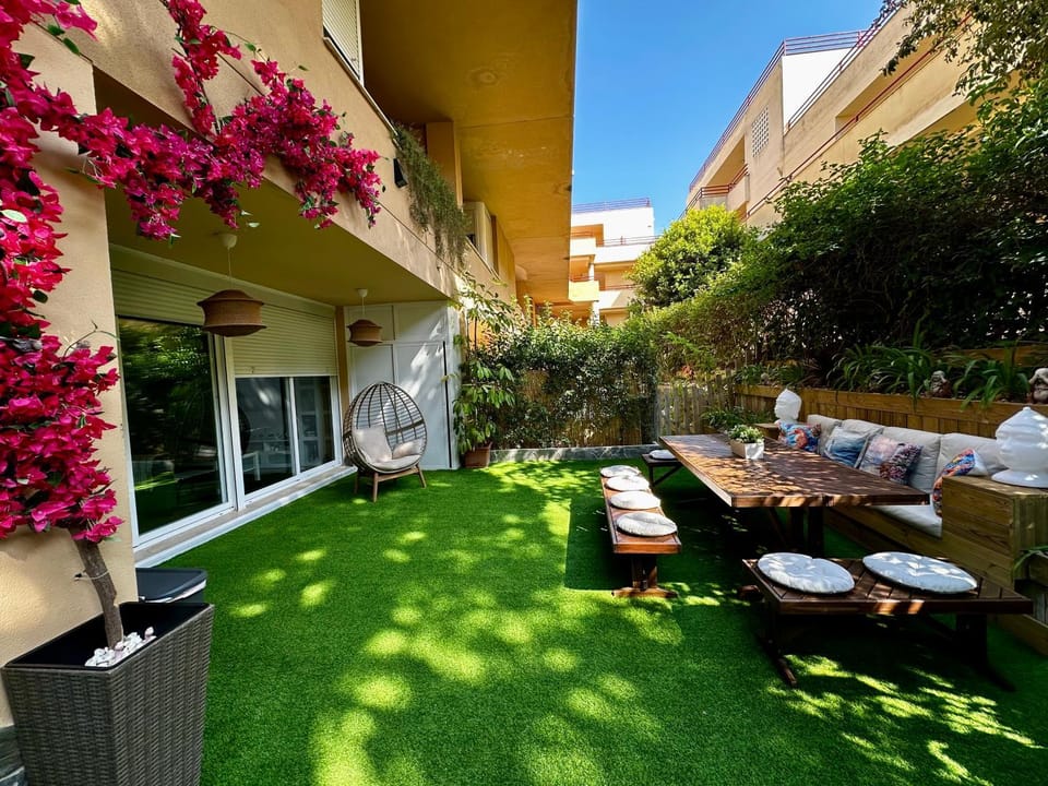 Property building, Patio, Spring, Day, Garden, View (from property/room), Balcony/Terrace, Evening entertainment, Garden view, sunbed