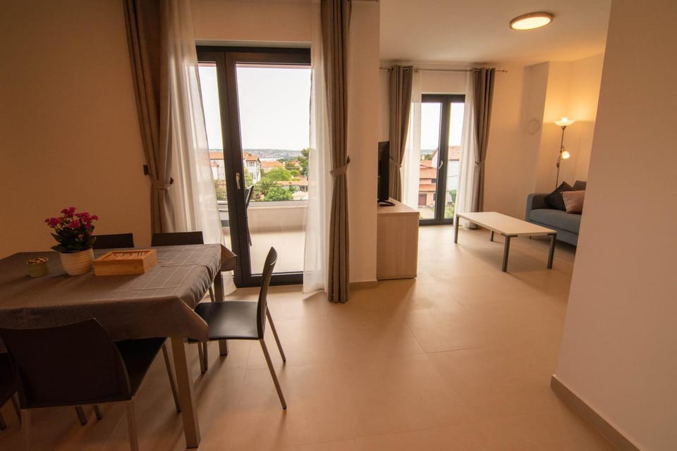 Balcony/Terrace, Living room, Seating area, Dining area