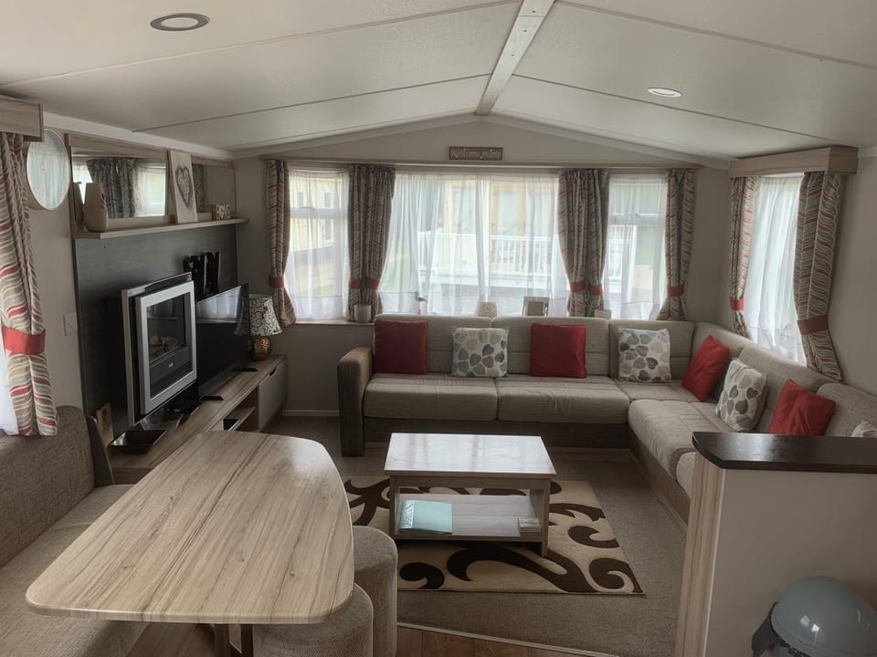 CLJP Caravan Cleethorpes Beach formally Thorpe Park Free WI-FI Campground/ 
RV Resort in Humberston