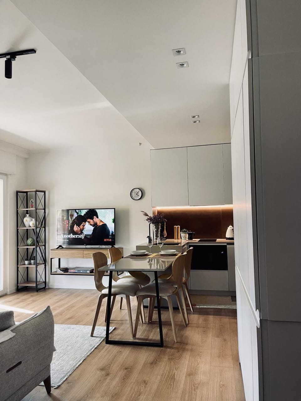 Dining area, kitchen