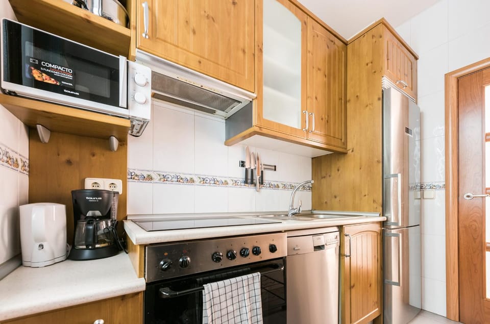 Kitchen or kitchenette, dishwasher, oven, toaster