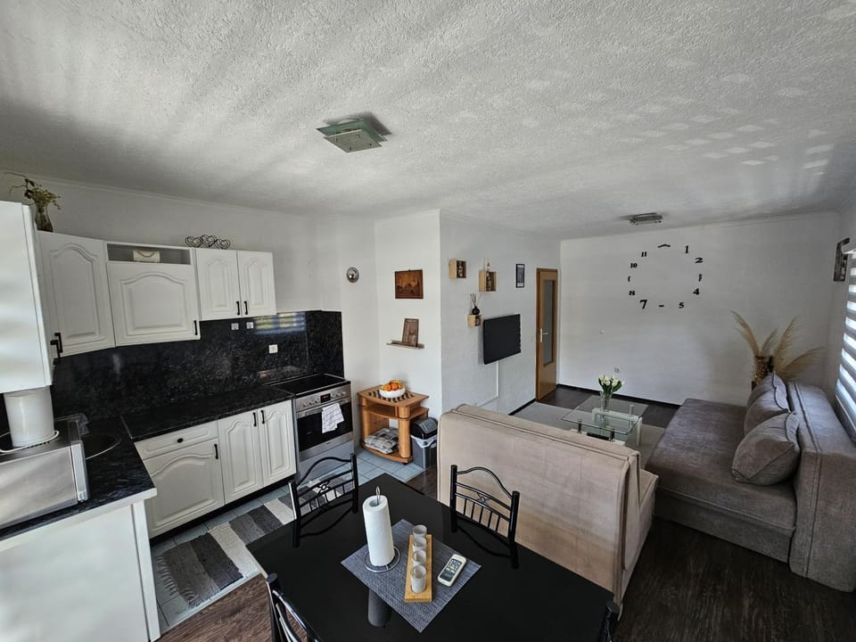 Kitchen or kitchenette, Living room