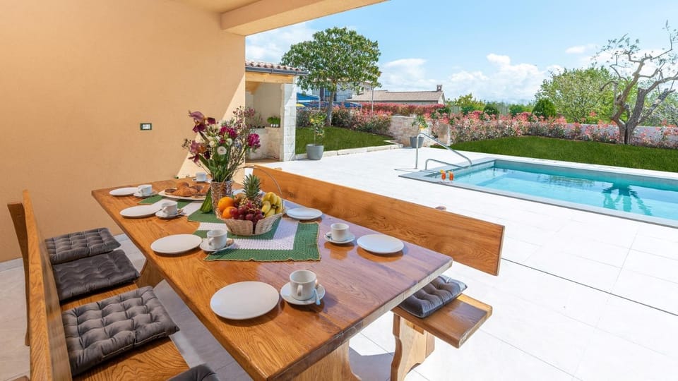 Property building, BBQ facilities, Garden, Balcony/Terrace, Seating area, Dining area, Swimming pool