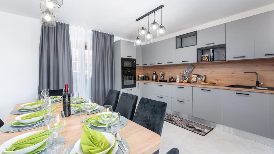 Kitchen or kitchenette, Seating area, Dining area, air conditioner