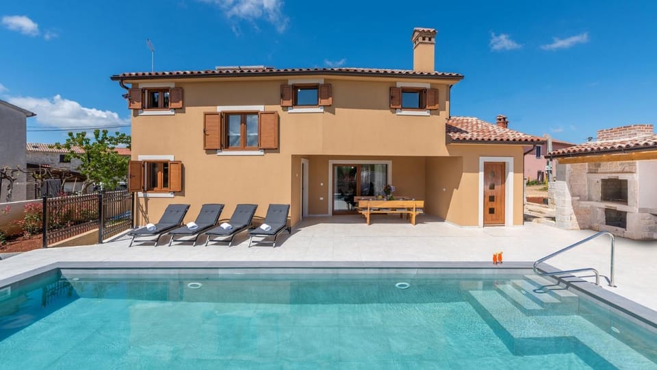 Property building, BBQ facilities, Garden, Balcony/Terrace, Seating area, Dining area, Swimming pool