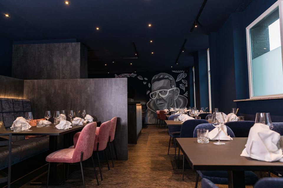 Restaurant/places to eat, Dining area