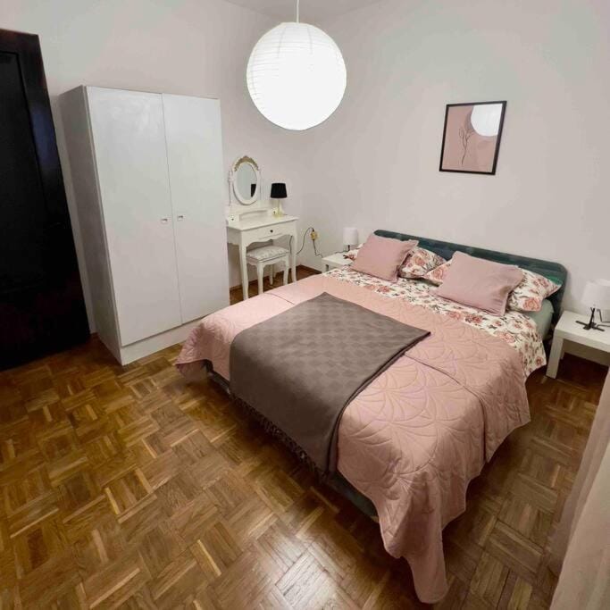 Bed, Photo of the whole room, Bedroom, wardrobe