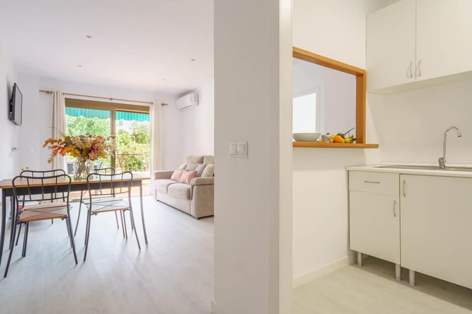 Property building, Kitchen or kitchenette, Living room