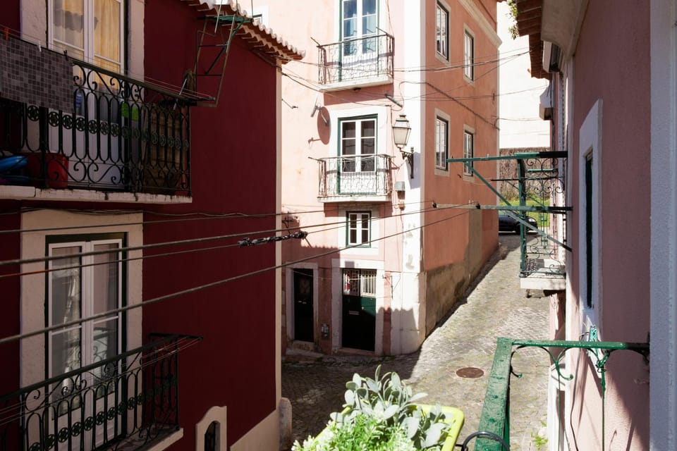 Alfama Panteão 4 Guests Apartment in Lisbon