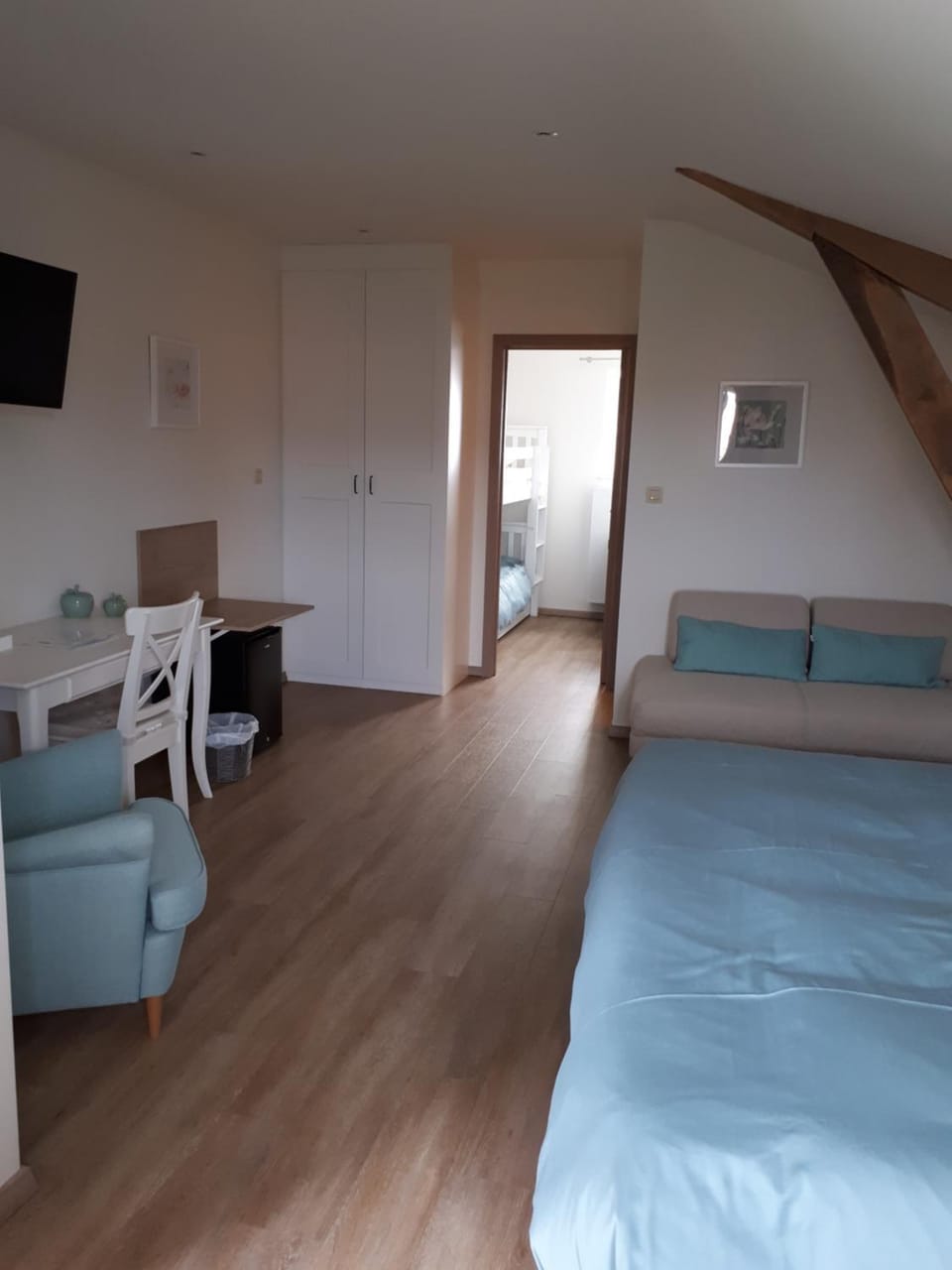 Photo of the whole room