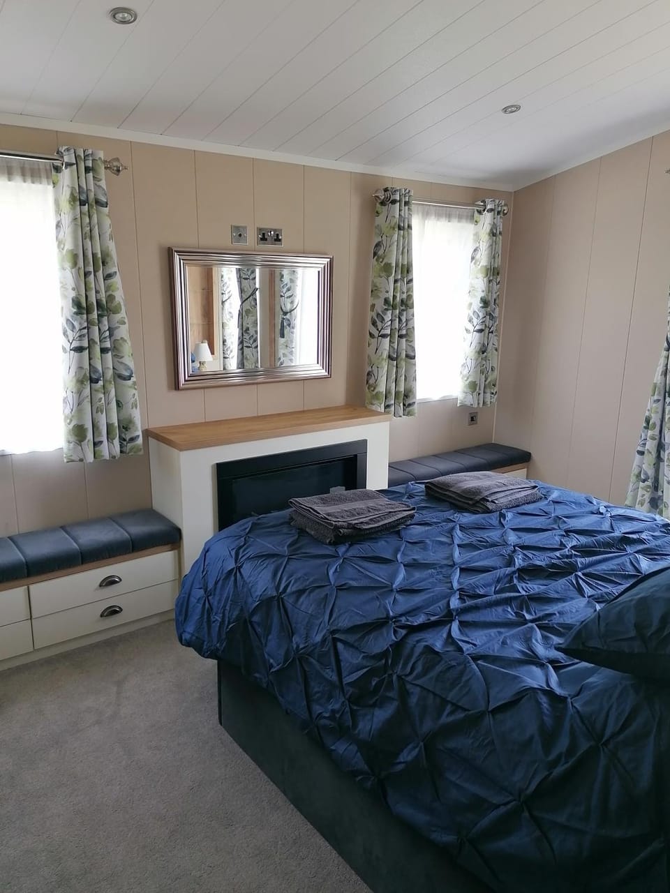 LUXURY PEACEFUL LODGE on edge of New Forest and 800m from sea ENTERTAINMENT and LEISURE PASSES INCLUDED Campground/ 
RV Resort in New Forest District