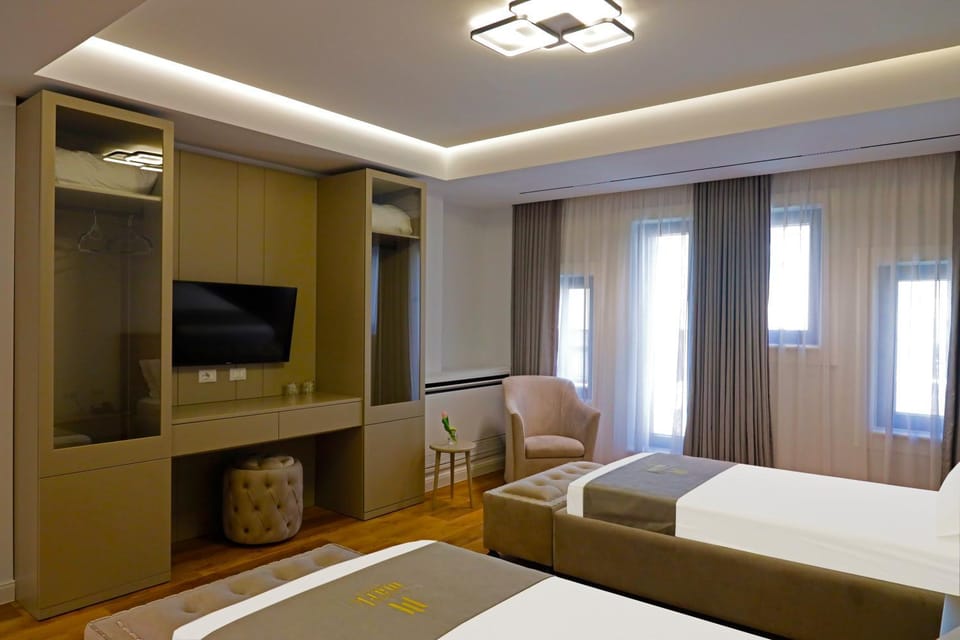 Photo of the whole room, Seating area, Bedroom