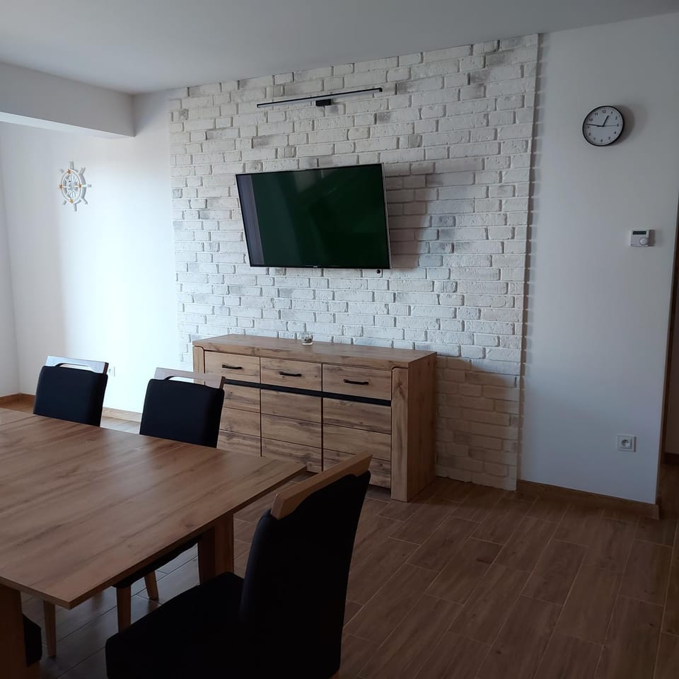 TV and multimedia, Living room, Seating area, Dining area, Evening entertainment