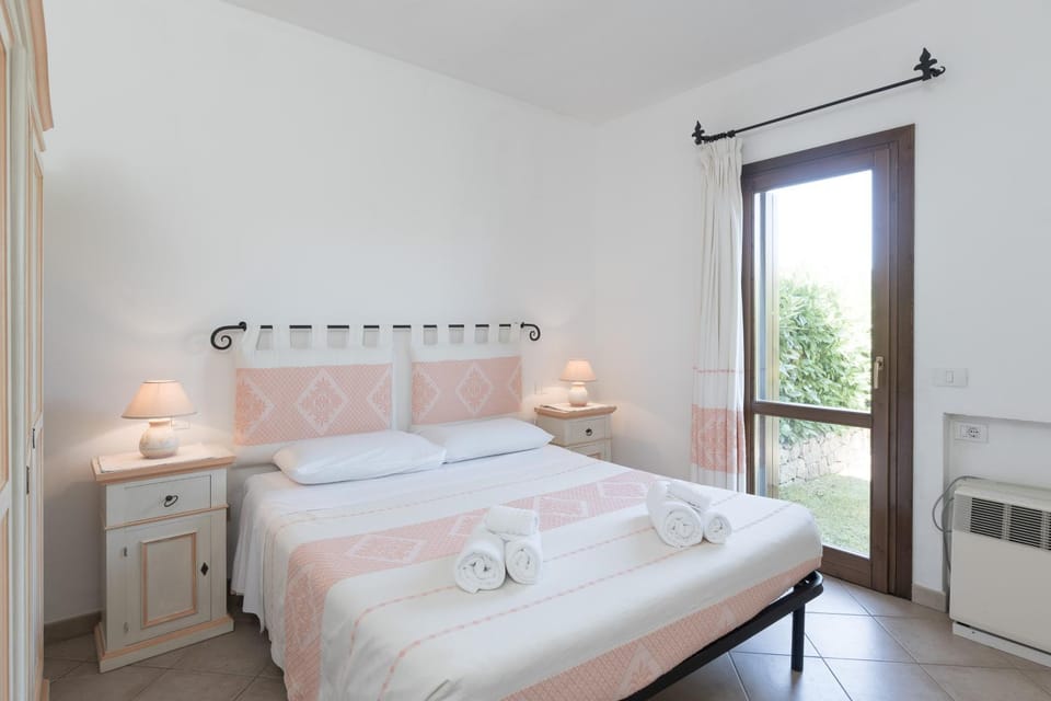 Property building, Living room, Bedroom