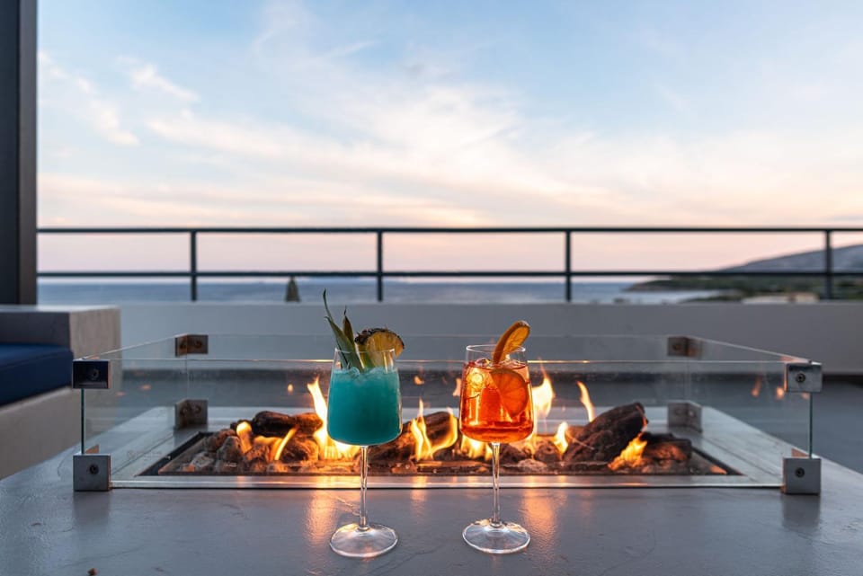 Balcony/Terrace, Balcony/Terrace, Drinks, flat iron