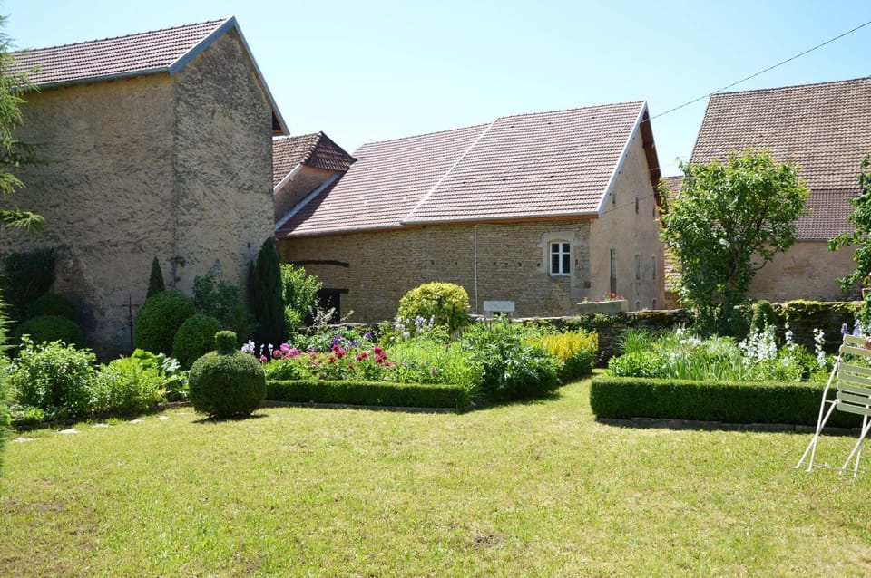 La ferme aux glycines Bed and Breakfast in Switzerland