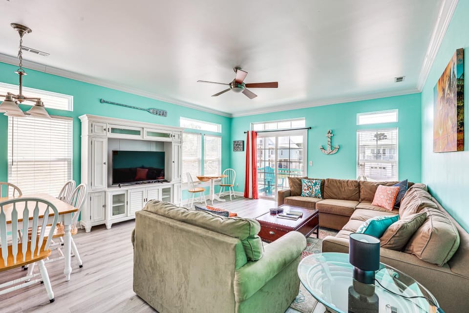 Calm Coastal Haven w/ 2 Balconies Near Beach House in Carolina Beach