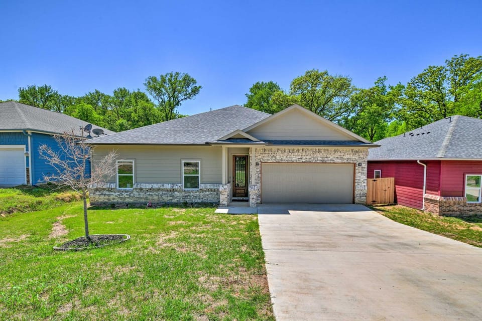 Modern Family Home Near AT&T Stadium & More! House in Mansfield