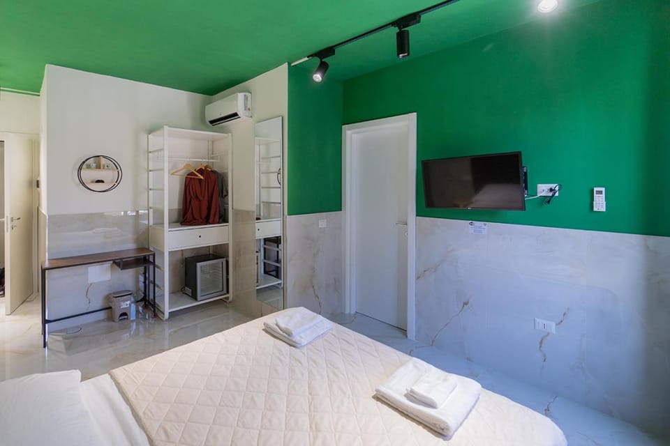 Communal lounge/ TV room, Bed, TV and multimedia, Photo of the whole room, Evening entertainment, Bedroom, hair dresser, towels, wardrobe, air conditioner