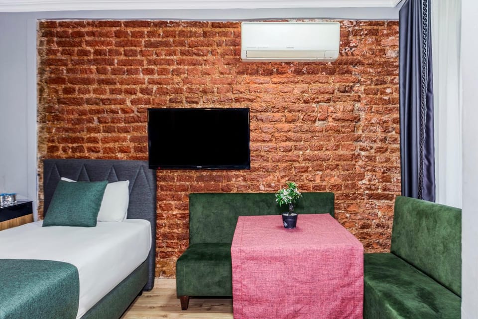 Communal lounge/ TV room, Living room, Seating area, Dining area, Evening entertainment, Bedroom, air conditioner