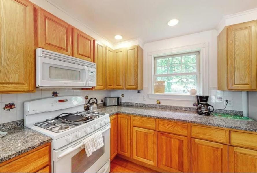 Kitchen or kitchenette, kitchen