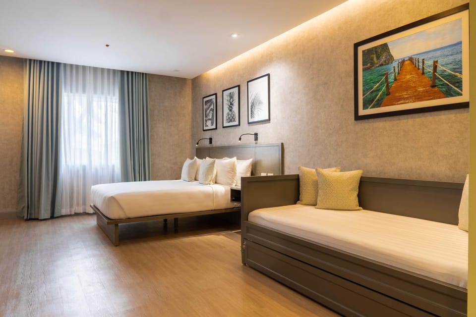Bed, Seating area, Bedroom
