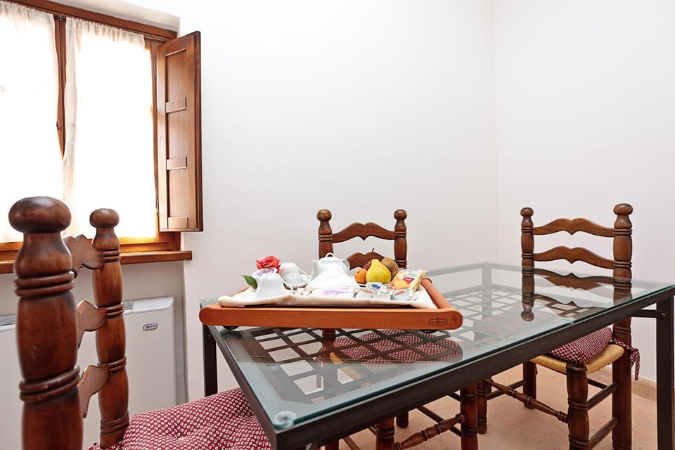 Living room, Seating area, Breakfast, kitchen