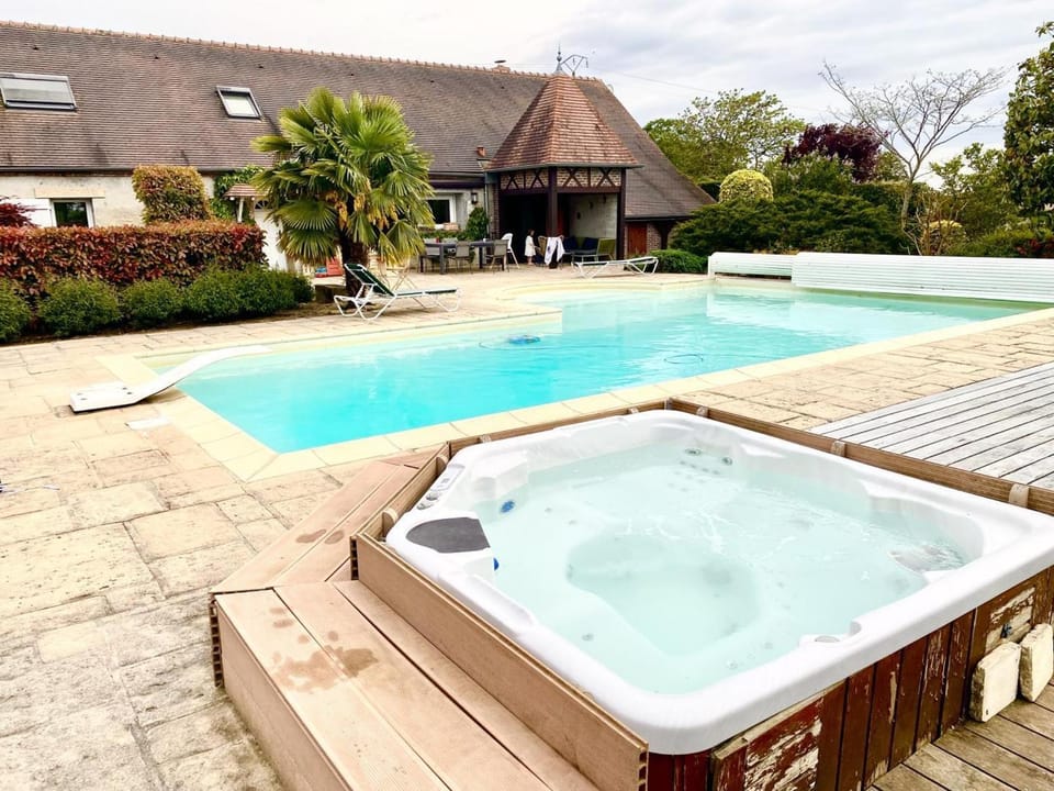 Villa avec piscine chauffée et jardin près de Moulins - FR-1-489-356 House in Bourgogne-Franche-Comté