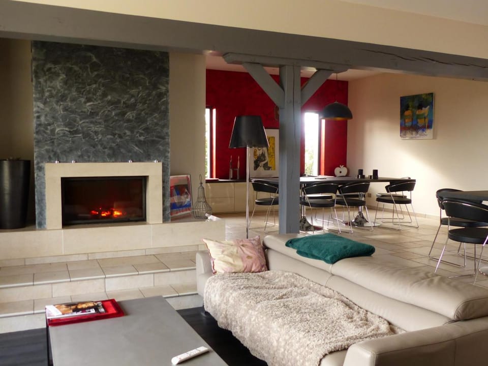 Villa avec piscine chauffée et jardin près de Moulins - FR-1-489-356 House in Bourgogne-Franche-Comté