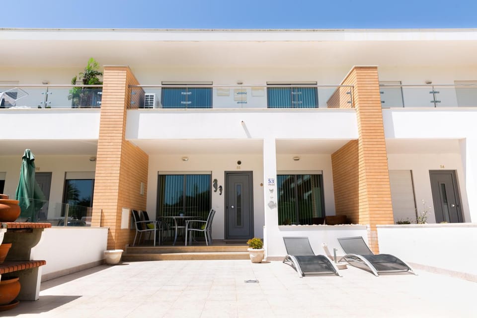 Property building, Patio, Facade/entrance