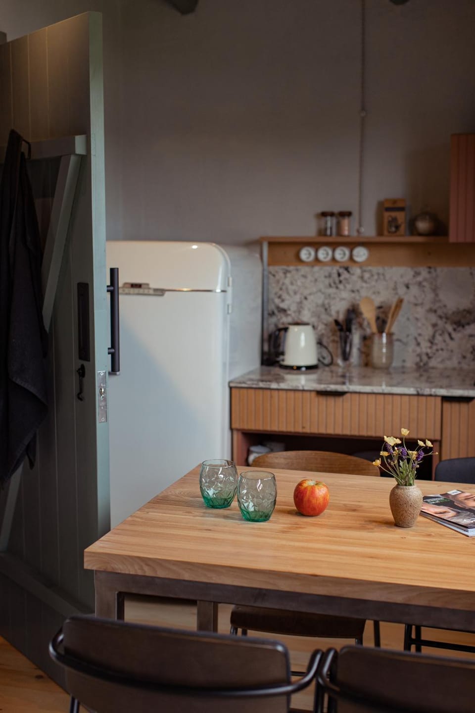Kitchen or kitchenette, Dining area