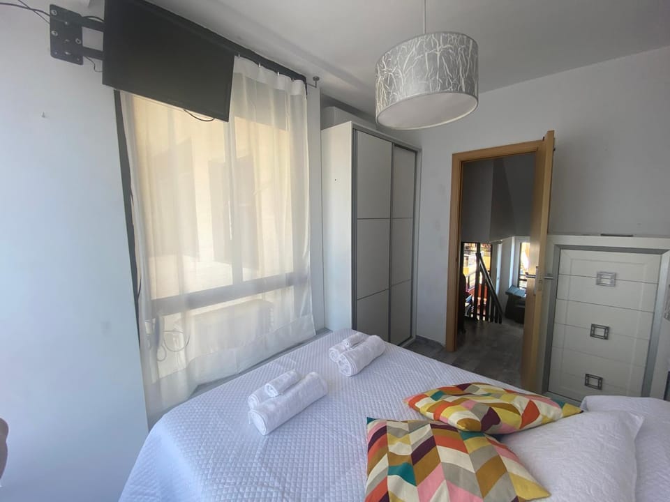 TV and multimedia, Photo of the whole room, Bedroom