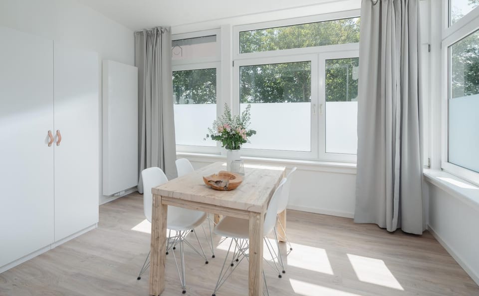 Dining area, Food