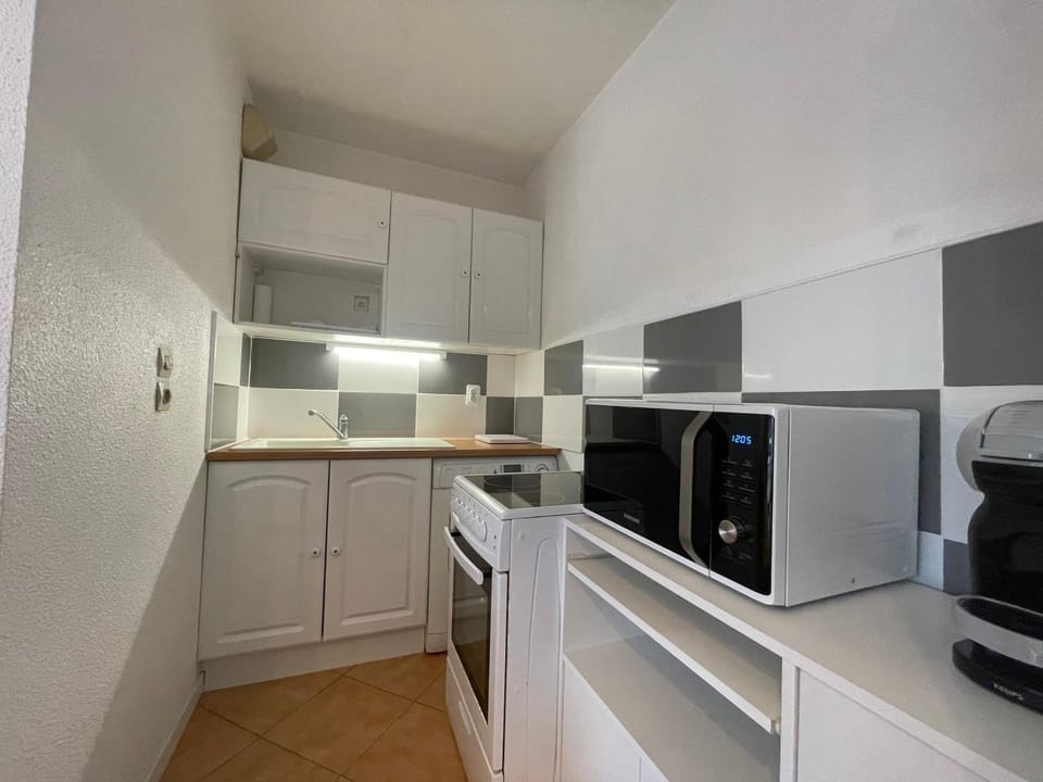 Appartement T2 avec Terrasse à 300m de la Plage de Saint-Georges-de-Didonne - FR-1-550-32 Apartment in Meschers-sur-Gironde